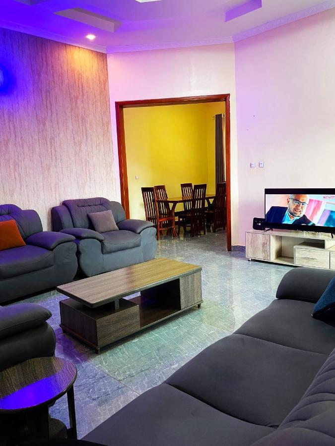 Zeo Airbnb - Cheap Apartment In Κιγκάλι Εξωτερικό φωτογραφία